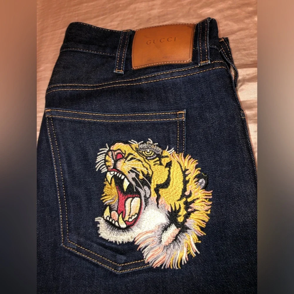 Gucci Men's Navy Jeans with Tiger Detail - Picture 2 of 13